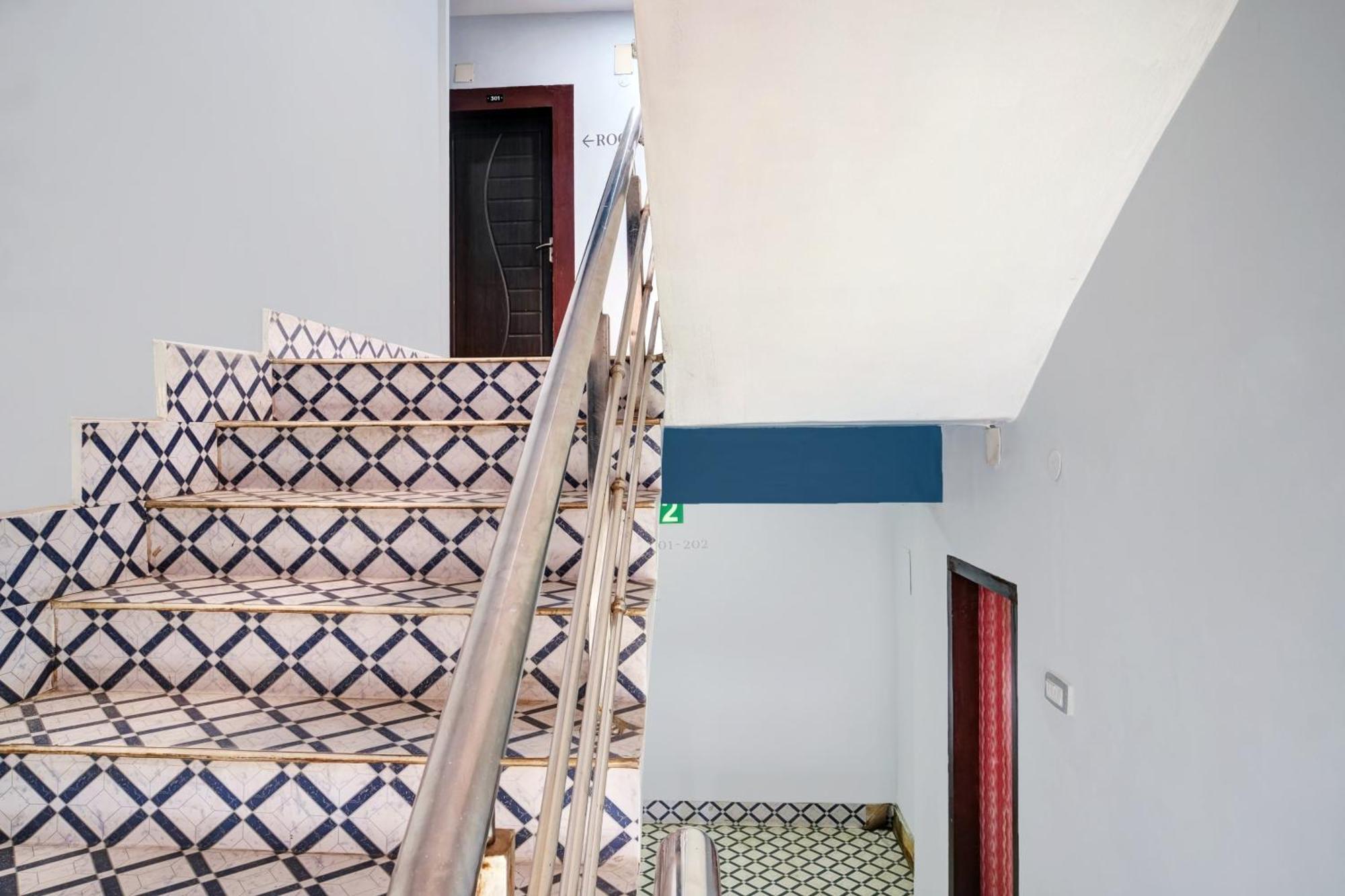 Super Hotel O Noonmati Guwahati Formerly Hotel Sundari المظهر الخارجي الصورة